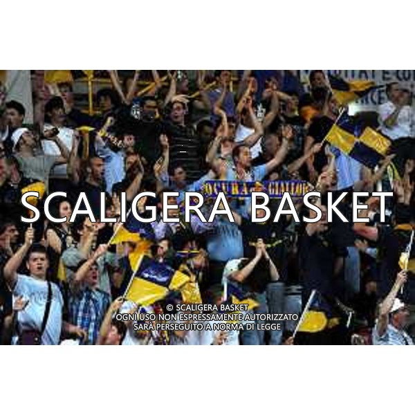 Tifosi al palaolimpia