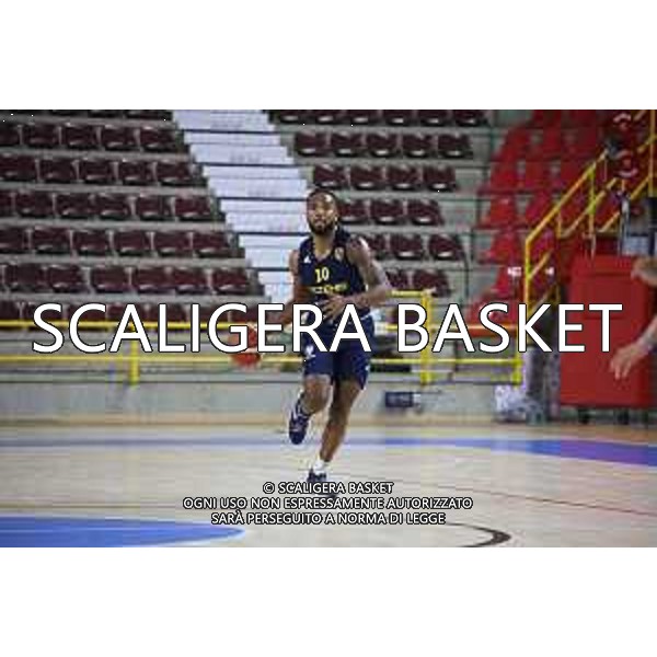 AMICHEVOLE. TEZENIS CREMONA