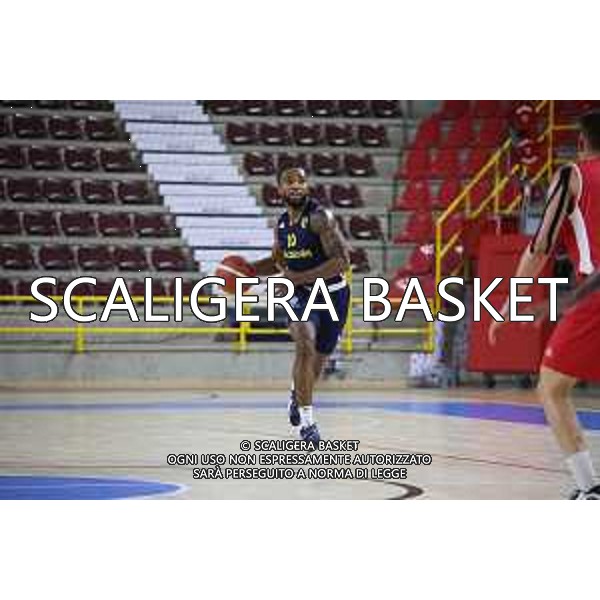 AMICHEVOLE. TEZENIS CREMONA