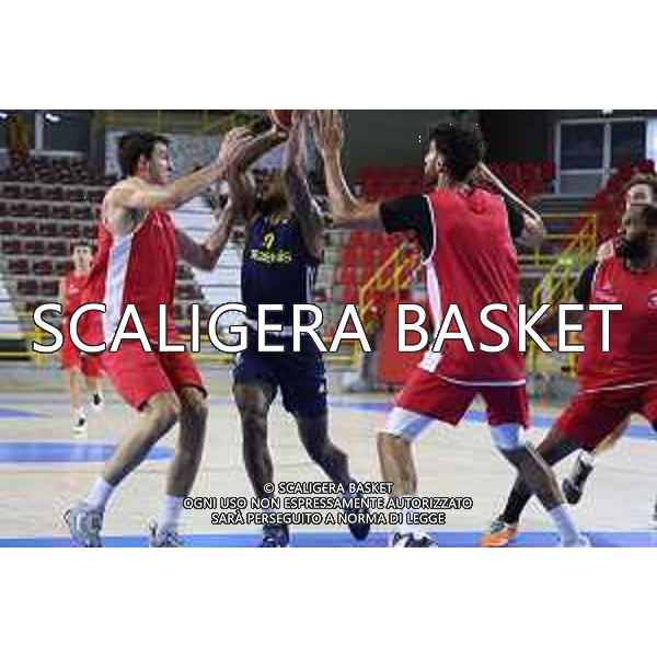 AMICHEVOLE. TEZENIS CREMONA