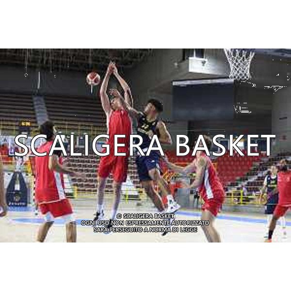 AMICHEVOLE. TEZENIS CREMONA