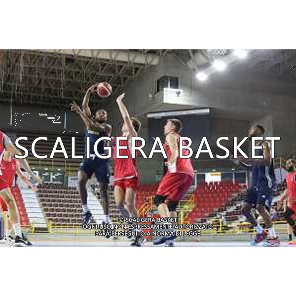 AMICHEVOLE. TEZENIS CREMONA