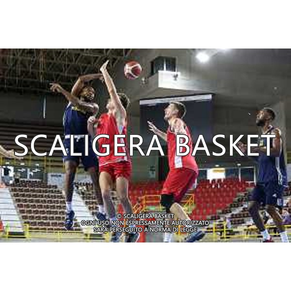 AMICHEVOLE. TEZENIS CREMONA