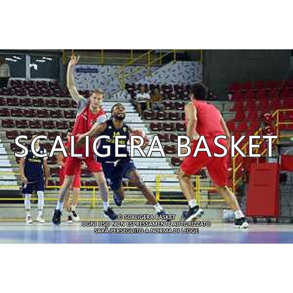 AMICHEVOLE. TEZENIS CREMONA