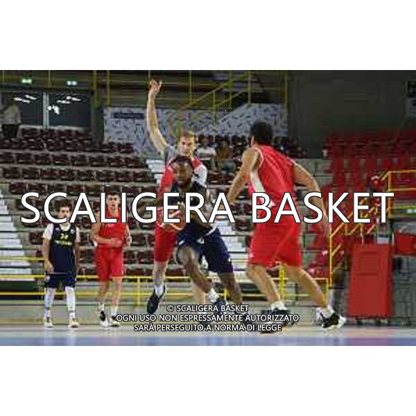 AMICHEVOLE. TEZENIS CREMONA