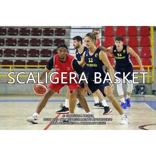 AMICHEVOLE. TEZENIS CREMONA