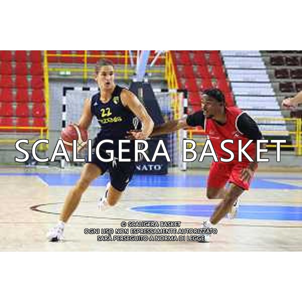 AMICHEVOLE. TEZENIS CREMONA