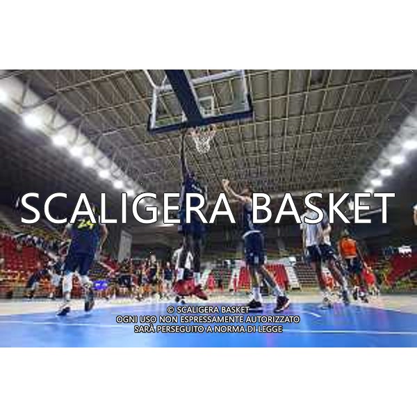 AMICHEVOLE. TEZENIS CREMONA