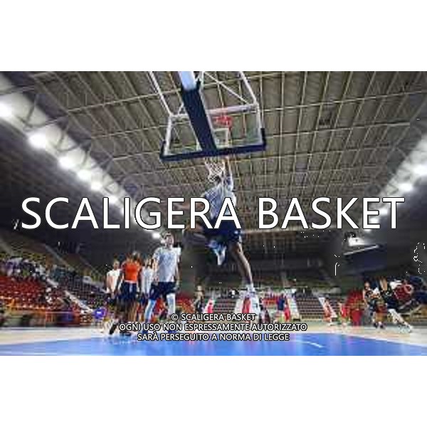 AMICHEVOLE. TEZENIS CREMONA