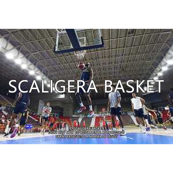 AMICHEVOLE. TEZENIS CREMONA