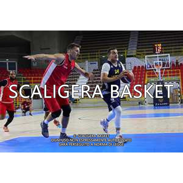 AMICHEVOLE. TEZENIS CREMONA