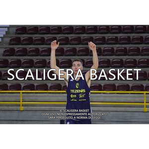 TEZENIS SAVERIO BARTOLI PRIMO ALLENAMENTO