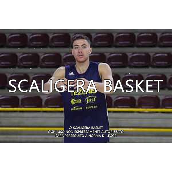 TEZENIS SAVERIO BARTOLI PRIMO ALLENAMENTO