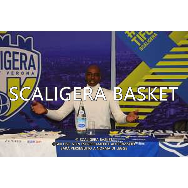 PRESENTAZIONE LIBRO SYLVESTER GRAY SCALIGERA BASKET