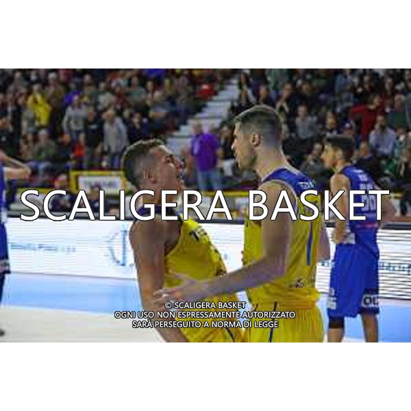 esultanza Penna Lorenzo, Stefanelli Francesco, Tezenis Verona - Agribertocchi Orzinuovi. Basket Campionato A2 Campionato A2 Rosso AGSM Forum, Verona 22 December 2023. Ph Fotoexpress/Dado Grigolini