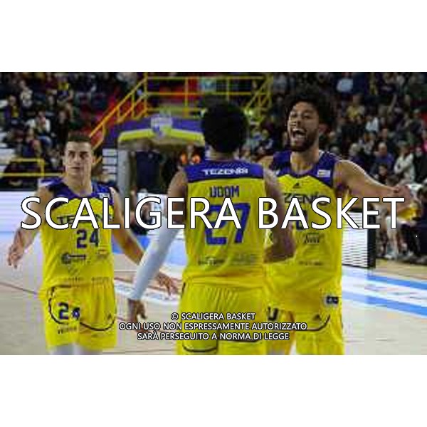 esultanza Udom Liam, Esposito Ethan, Penna Lorenzo, Tezenis Verona - Agribertocchi Orzinuovi. Basket Campionato A2 Campionato A2 Rosso AGSM Forum, Verona 22 December 2023. Ph Fotoexpress/Dado Grigolini