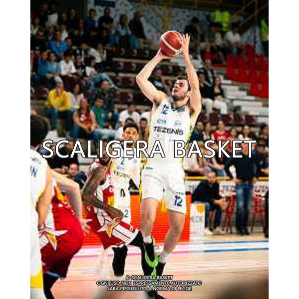 38° giornata serie a2 basket Tezenis Verona Carpegna Prosciutto basket Pesaro Fotoexpress vesentini