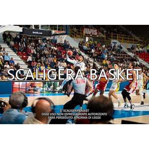 38° giornata serie a2 basket Tezenis Verona Carpegna Prosciutto basket Pesaro Fotoexpress vesentini