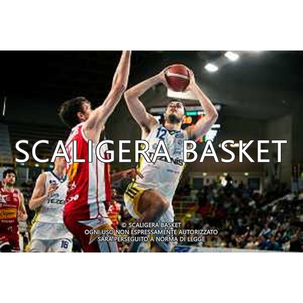 38° giornata serie a2 basket Tezenis Verona Carpegna Prosciutto basket Pesaro Fotoexpress vesentini