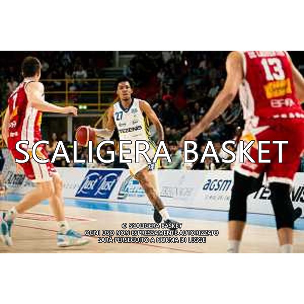 38° giornata serie a2 basket Tezenis Verona Carpegna Prosciutto basket Pesaro Fotoexpress vesentini