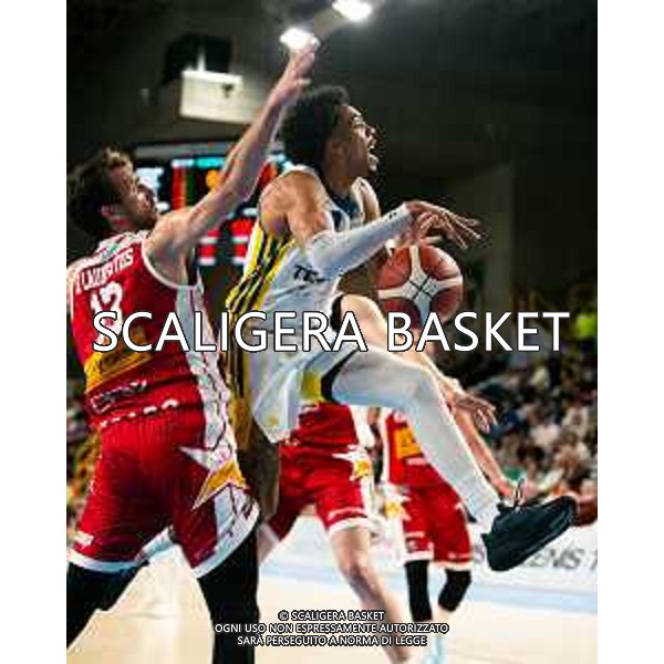 38° giornata serie a2 basket Tezenis Verona Carpegna Prosciutto basket Pesaro Fotoexpress vesentini