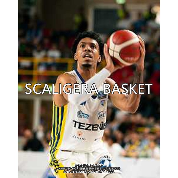 38° giornata serie a2 basket Tezenis Verona Carpegna Prosciutto basket Pesaro Fotoexpress vesentini