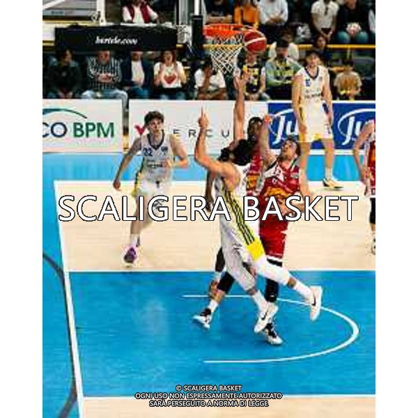38° giornata serie a2 basket Tezenis Verona Carpegna Prosciutto basket Pesaro Fotoexpress vesentini