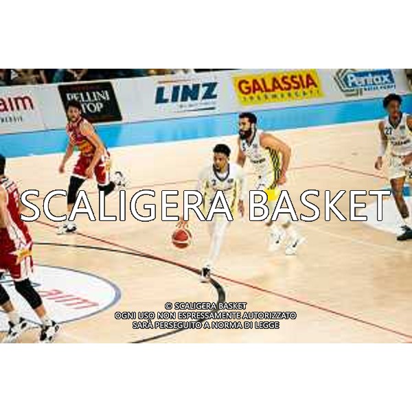 38° giornata serie a2 basket Tezenis Verona Carpegna Prosciutto basket Pesaro Fotoexpress vesentini