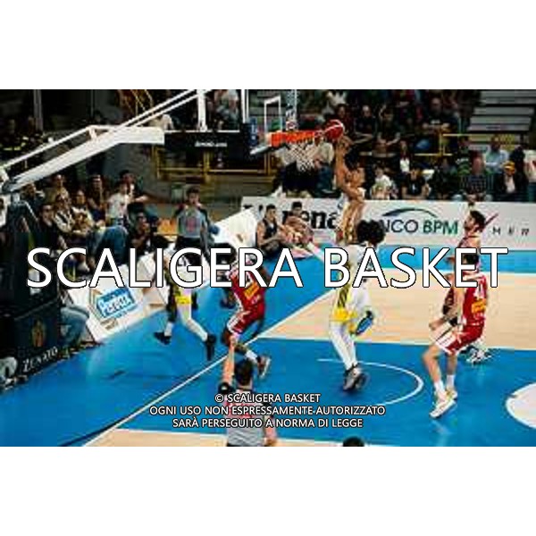 38° giornata serie a2 basket Tezenis Verona Carpegna Prosciutto basket Pesaro Fotoexpress vesentini