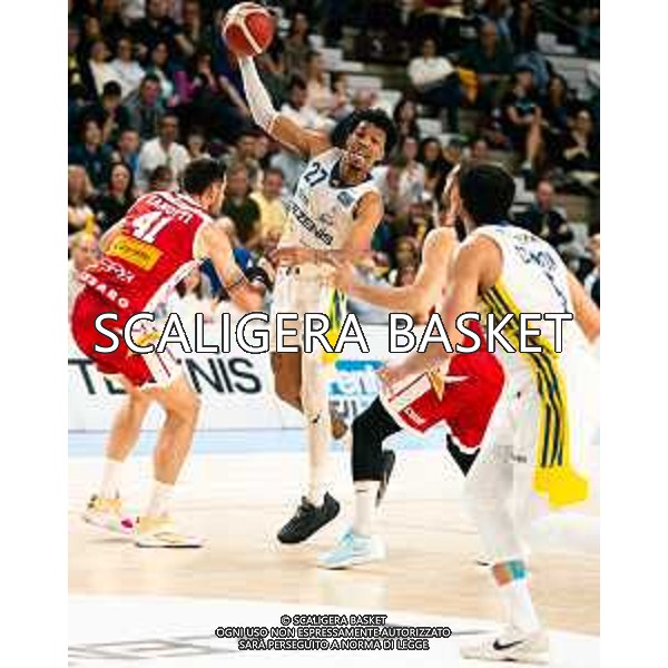 38° giornata serie a2 basket Tezenis Verona Carpegna Prosciutto basket Pesaro Fotoexpress vesentini