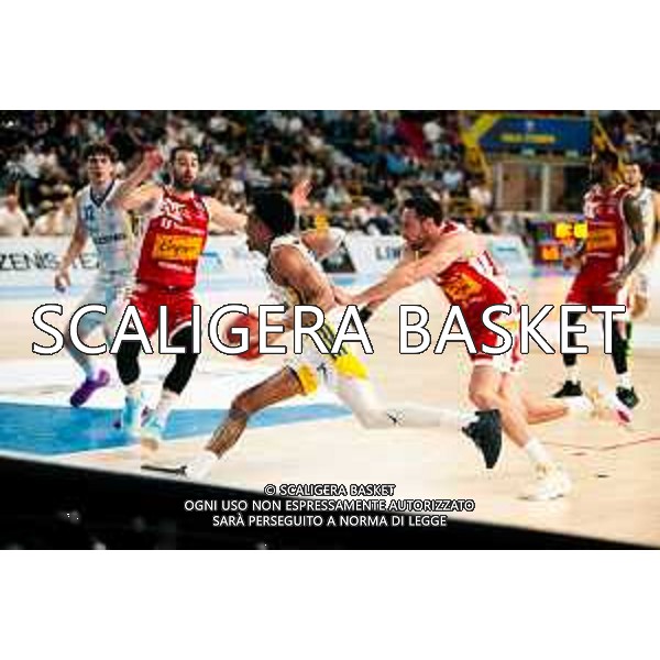 38° giornata serie a2 basket Tezenis Verona Carpegna Prosciutto basket Pesaro Fotoexpress vesentini