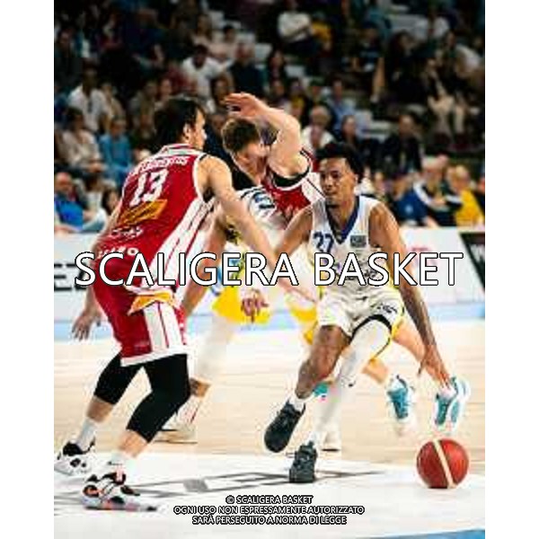 38° giornata serie a2 basket Tezenis Verona Carpegna Prosciutto basket Pesaro Fotoexpress vesentini