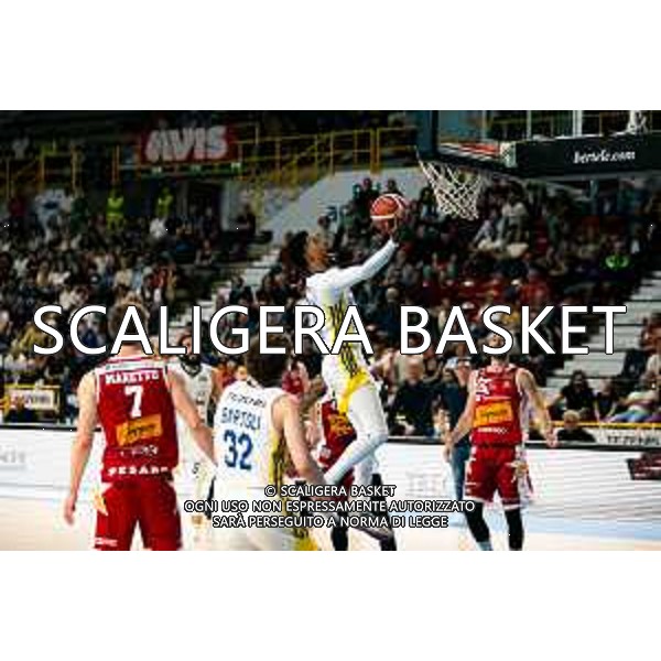 38° giornata serie a2 basket Tezenis Verona Carpegna Prosciutto basket Pesaro Fotoexpress vesentini