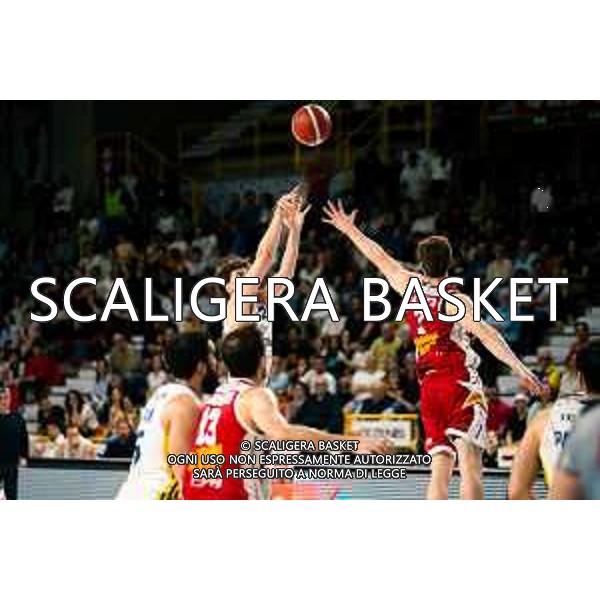 38° giornata serie a2 basket Tezenis Verona Carpegna Prosciutto basket Pesaro Fotoexpress vesentini