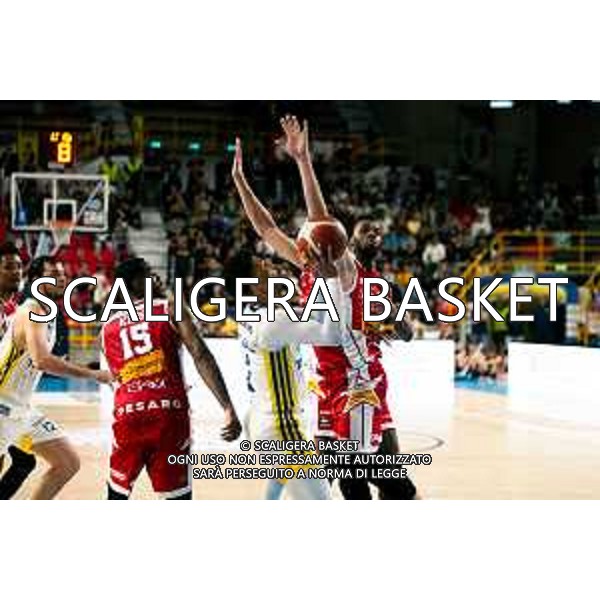 38° giornata serie a2 basket Tezenis Verona Carpegna Prosciutto basket Pesaro Fotoexpress vesentini