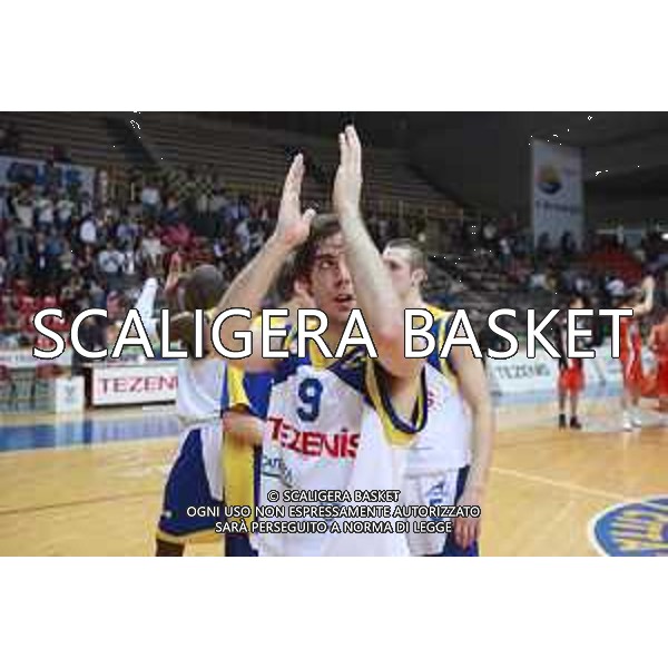 Simone Ferrarese saluta il pubblico